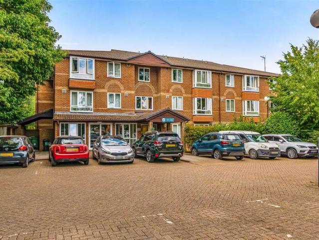 House for sale in Buckler's Park, Crowthorne