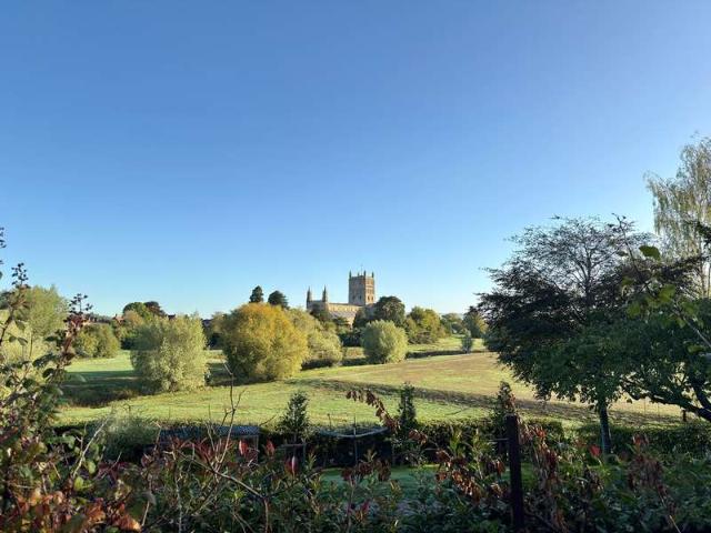 House for sale in Tewkesbury, Pamington