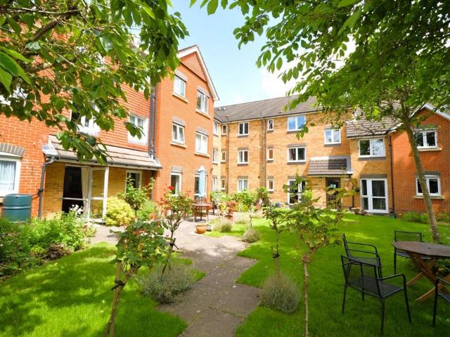 House for sale in Heol-las, Surrey