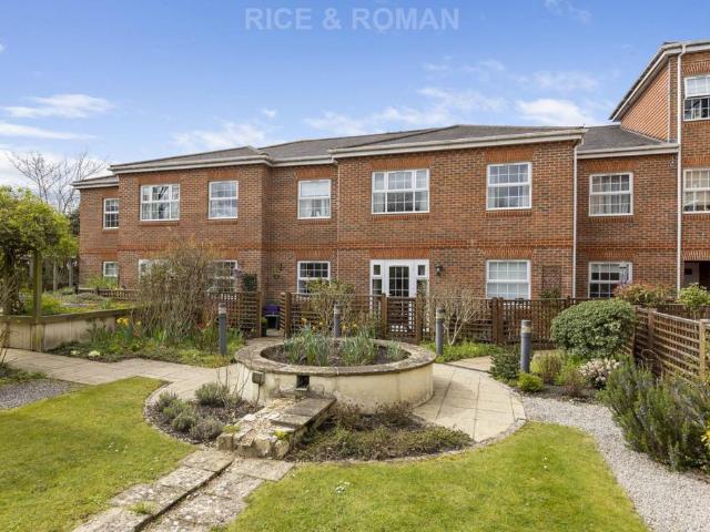 House for sale in Heol-las, Surrey
