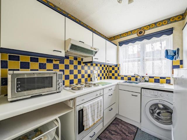 Flat for sale in Berrick Salome, Oxfordshire