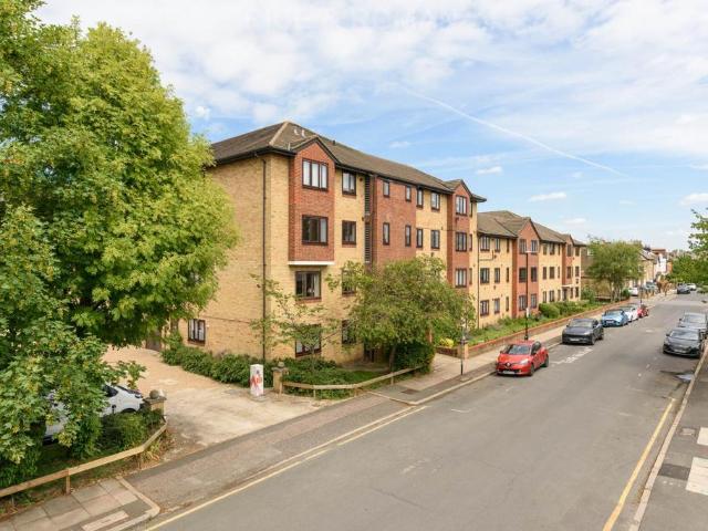 House for sale in London Borough of Merton, South Wimbledon