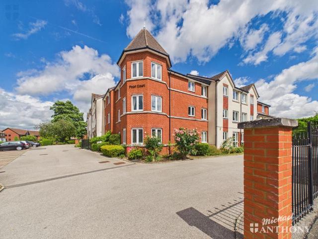 Flat for sale in Walton, Aylesbury