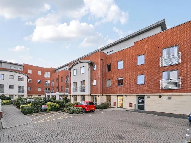 House for sale in Ickenham, Greater London