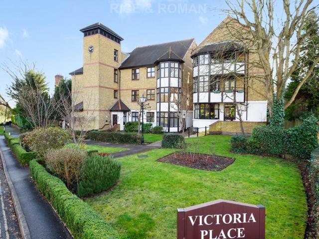 House for sale in Lower Green Esher, Blackhills