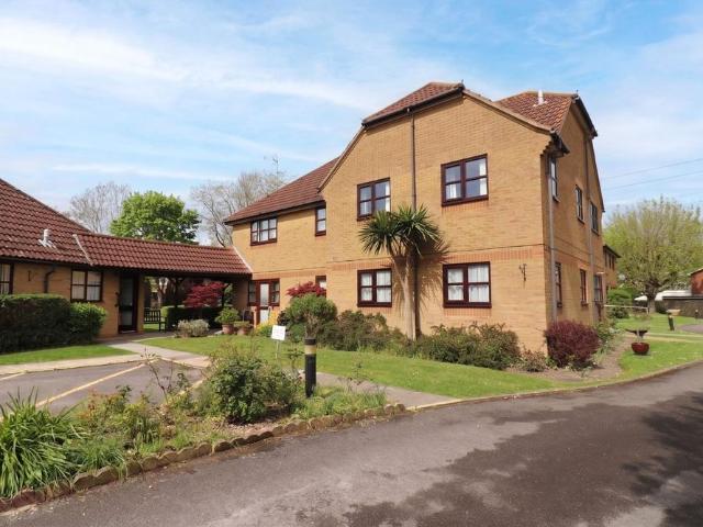 House for sale in Hedge End, Helford