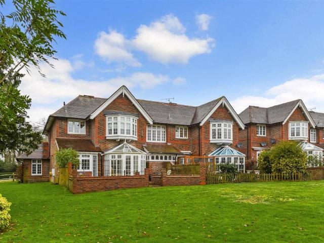 House for sale in Crossbush, Clapham