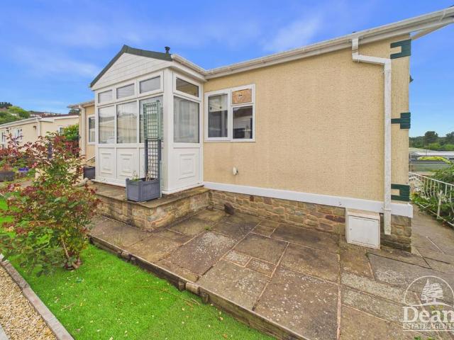 Park Home for sale in Bromsberrow Heath, Gloucestershire