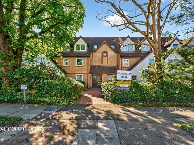 House for sale in North Finchley, Greater London