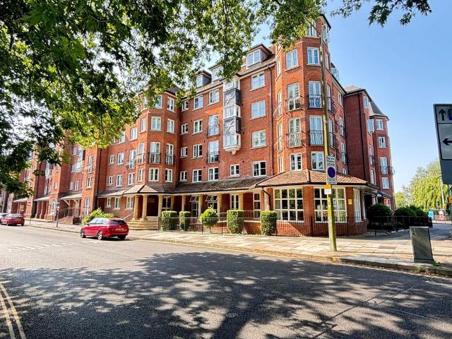 House for sale in Oxleaze, Gloucester