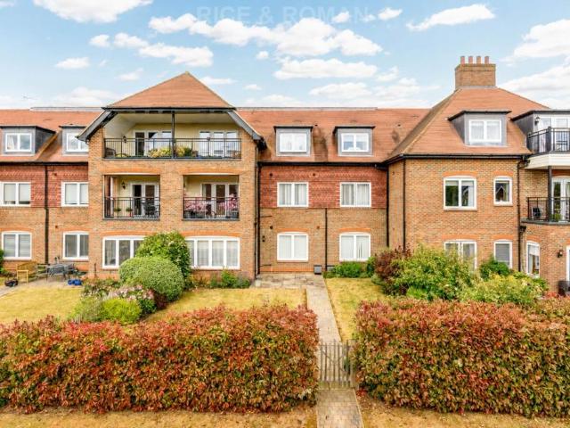 House for sale in Pachesham Park, Surrey