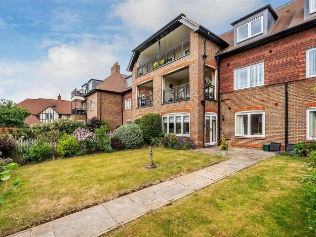 House for sale in Pachesham Park, Surrey