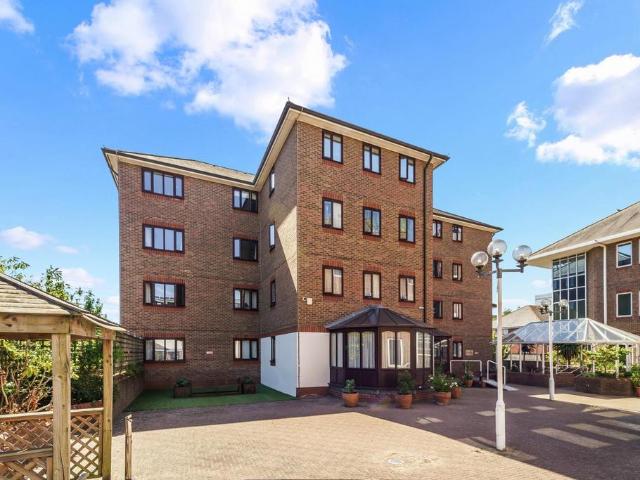 House for sale in Woodcote, Epsom