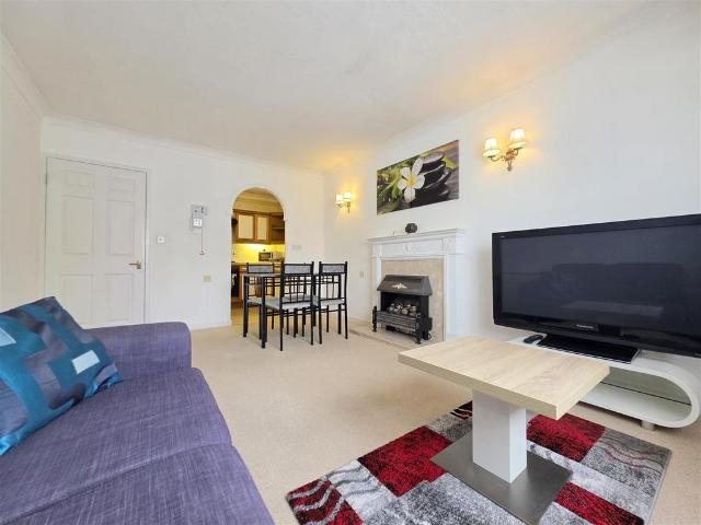 House for sale in Newbury Park, Greater London
