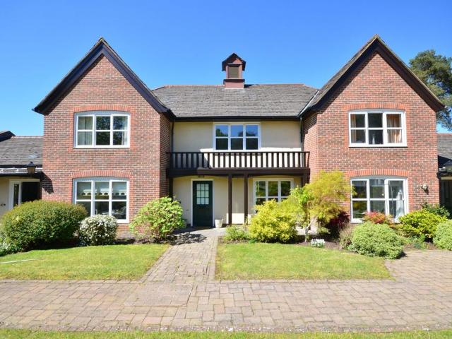 House for sale in Heol-las, Surrey