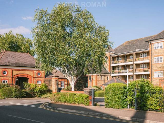House for sale in Southgate, Greater London