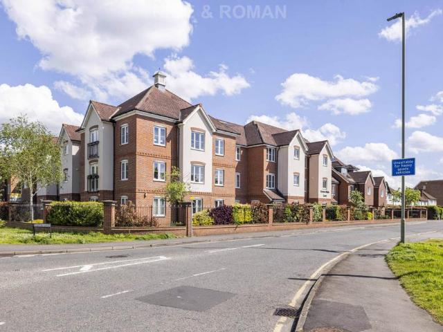 House for sale in Byfleet, Woking