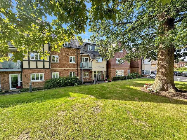 House for sale in Sanderstead, Sanderstead