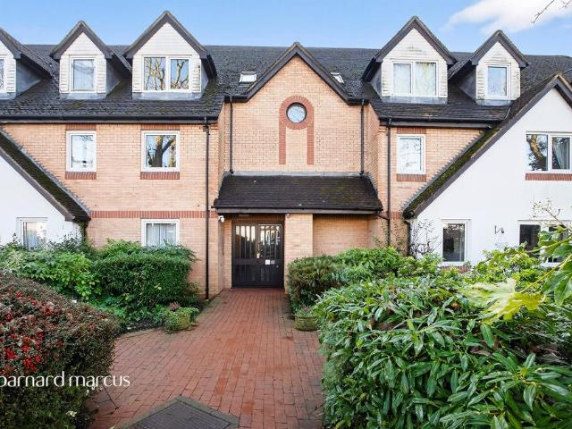 House for sale in North Finchley, Greater London
