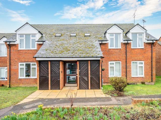 House for sale in Tattenham Corner, Reigate and Banstead