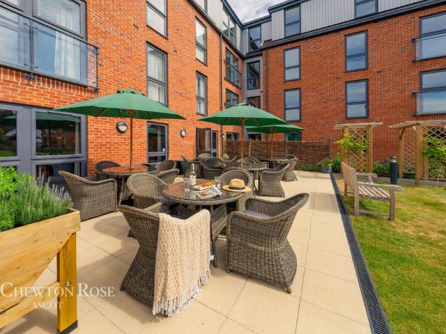 House for sale in Heol-las, Surrey