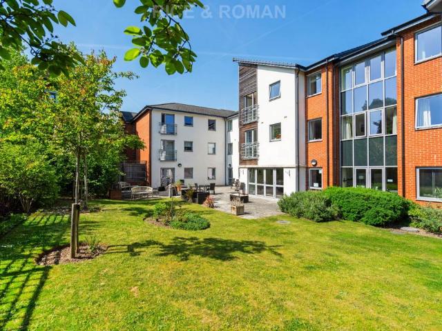House for sale in Fleet, Hart