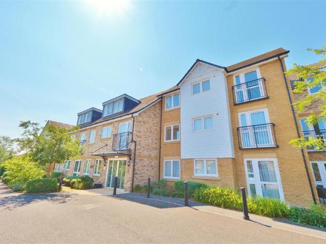 House for sale in Burnham, Swallow