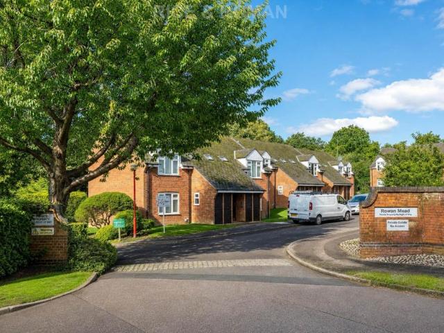 House for sale in Tattenham Corner, Red Hill