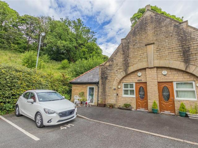 House for sale in Saddleworth, Pendock