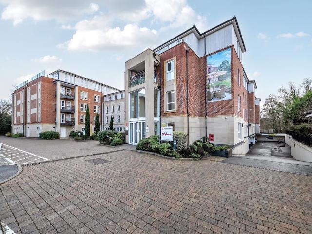 Flat for sale in Row Town, Surrey