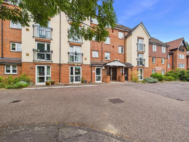 House for sale in London Borough of Croydon, Purley