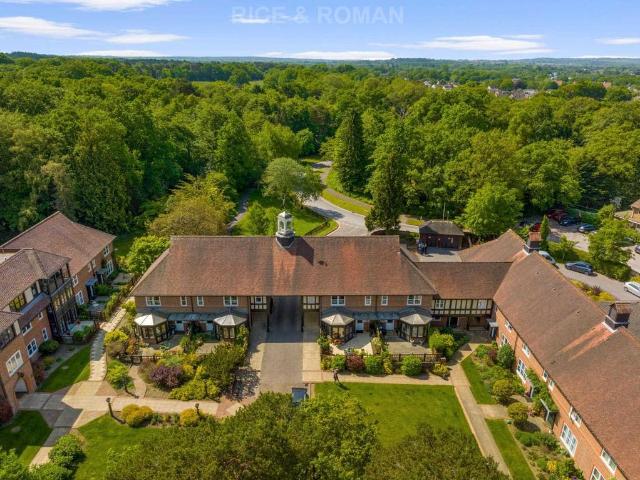 House for sale in Heol-las, Surrey