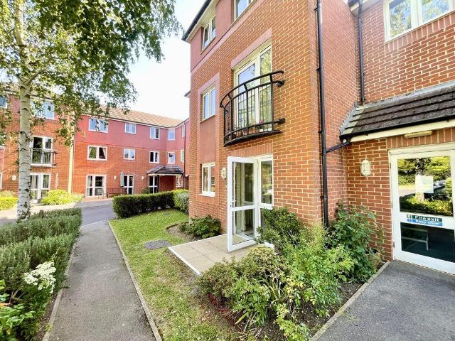 House for sale in Hedge End, Helford