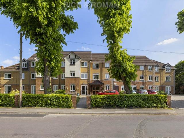 House for sale in Heol-las, Surrey