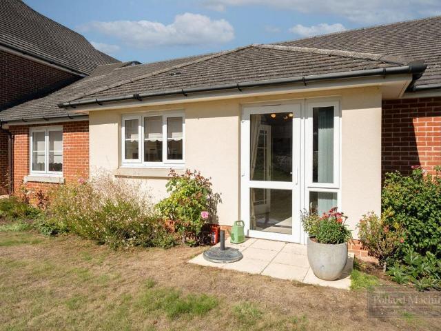 House for sale in Hillview, Surrey