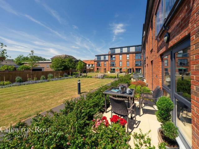 House for sale in Heol-las, Surrey