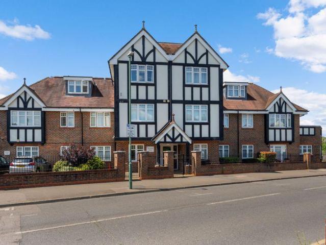 House for sale in Worcester Park, Greater London