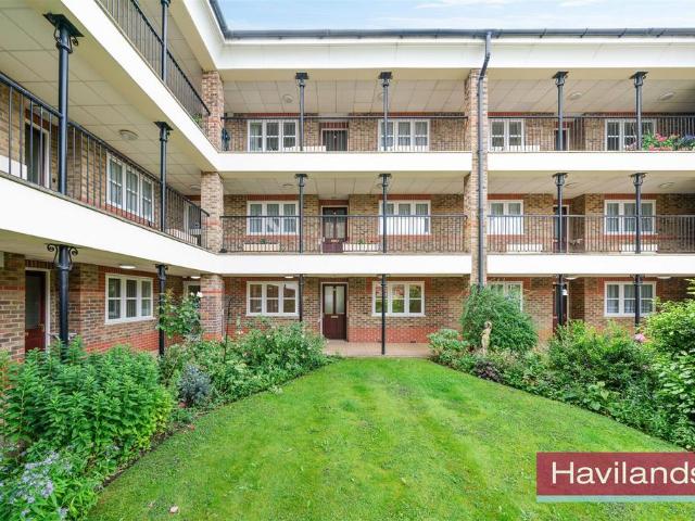 House for sale in Southgate, Greater London