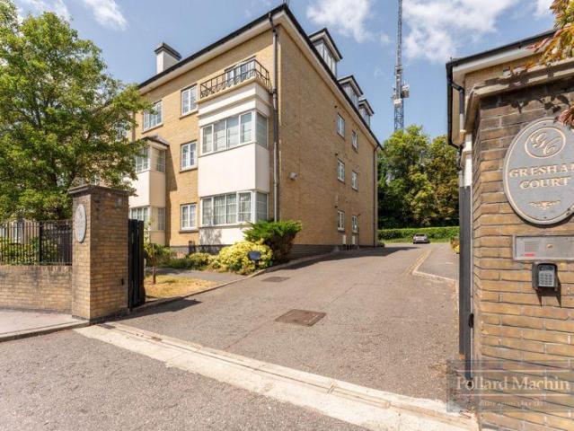 House for sale in London Borough of Croydon, Purley