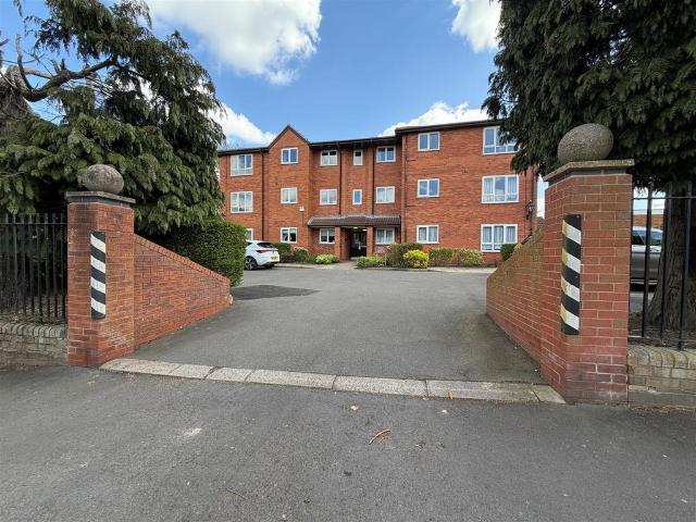 House for sale in Halesowen, West Midlands
