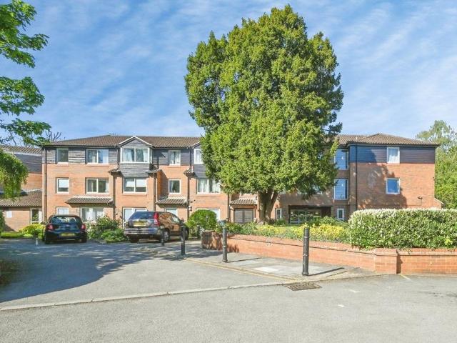 House for sale in Bushey, Bushey Heath