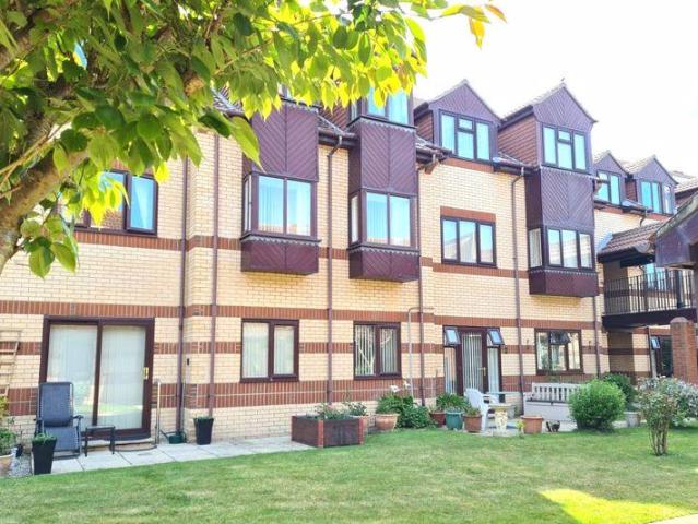 House for sale in Lee-on-the-Solent, Middlecroft
