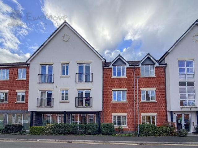 Flat for sale in Barbourne, Worcestershire