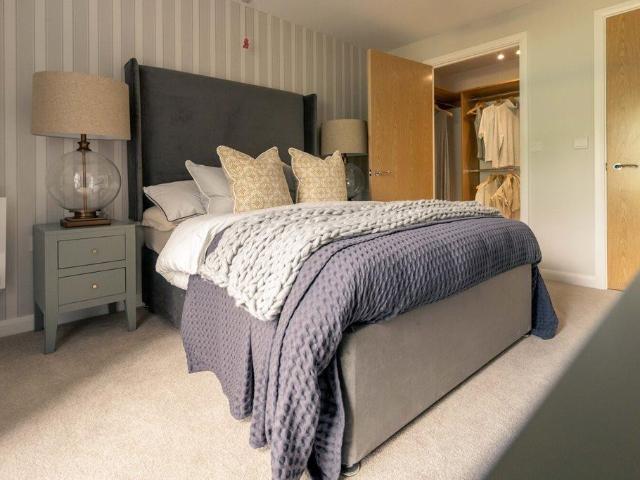 House for sale in Charlesworth, East Midlands