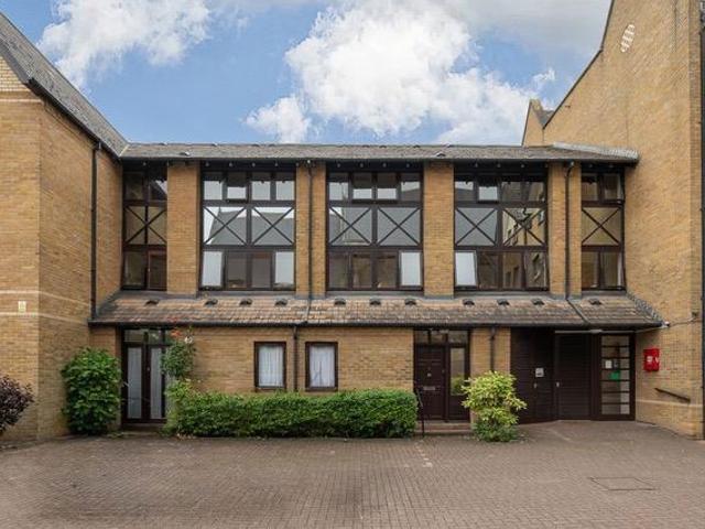 House for sale in North Finchley, Greater London