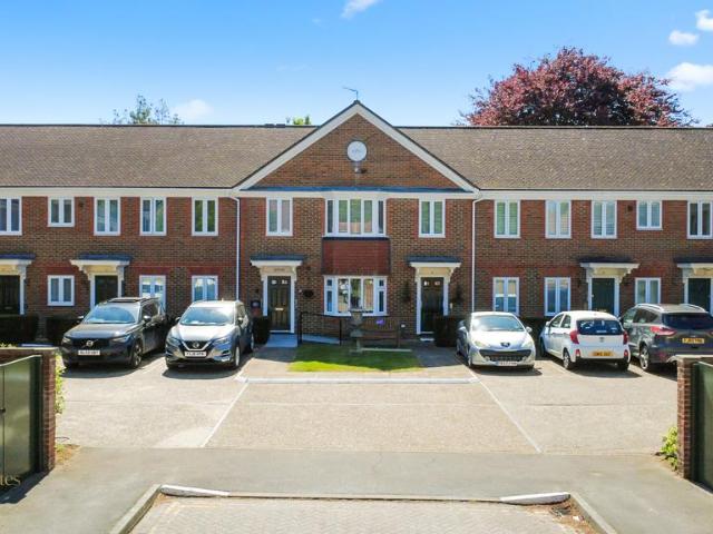 Flat for sale in Bourne Vale, Kent