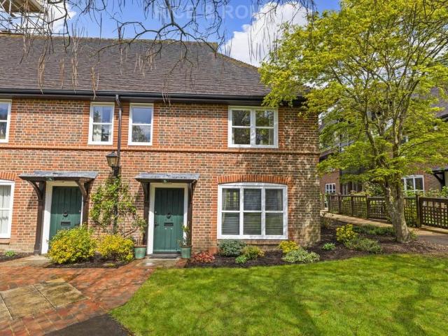 House for sale in Heol-las, Surrey