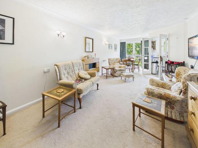 Flat for sale in Hillview, Surrey