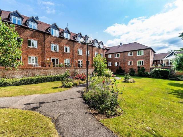 House for sale in Pachesham Park, Surrey