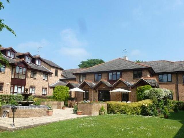 House for sale in Ascot